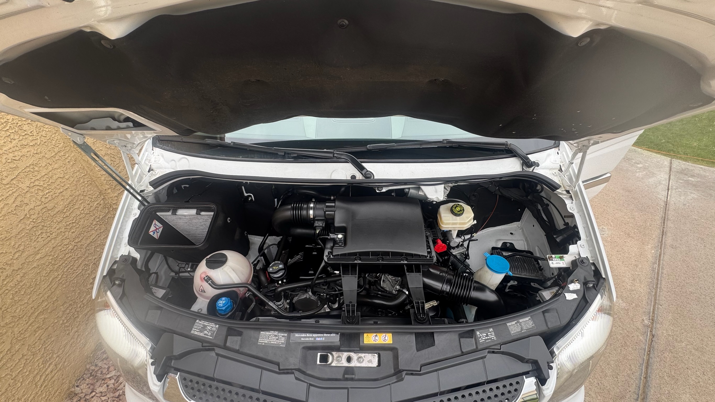 Mercedes diesel engine bay